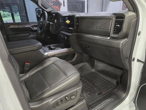 Used 2024 Chevrolet Silverado 3500 LTZ w/ LTZ Plus Package AWD/4WD image 14