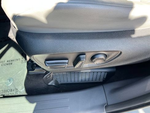 Used 2023 Toyota Sienna XLE FWD image 18