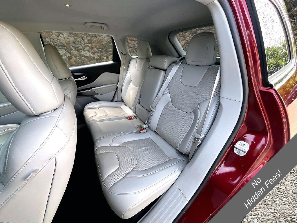 Used 2021 Jeep Cherokee Latitude Lux FWD image 24