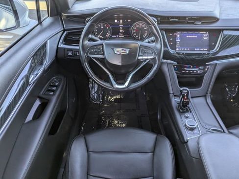 Used 2023 Cadillac XT6 Premium Luxury w/ Technology Package image 11