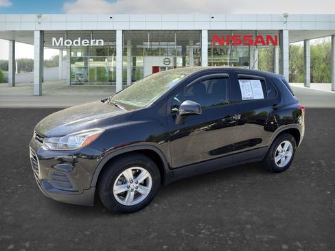 Used 2020 Chevrolet Trax LS w/ Tint and Cruise Package FWD image 1