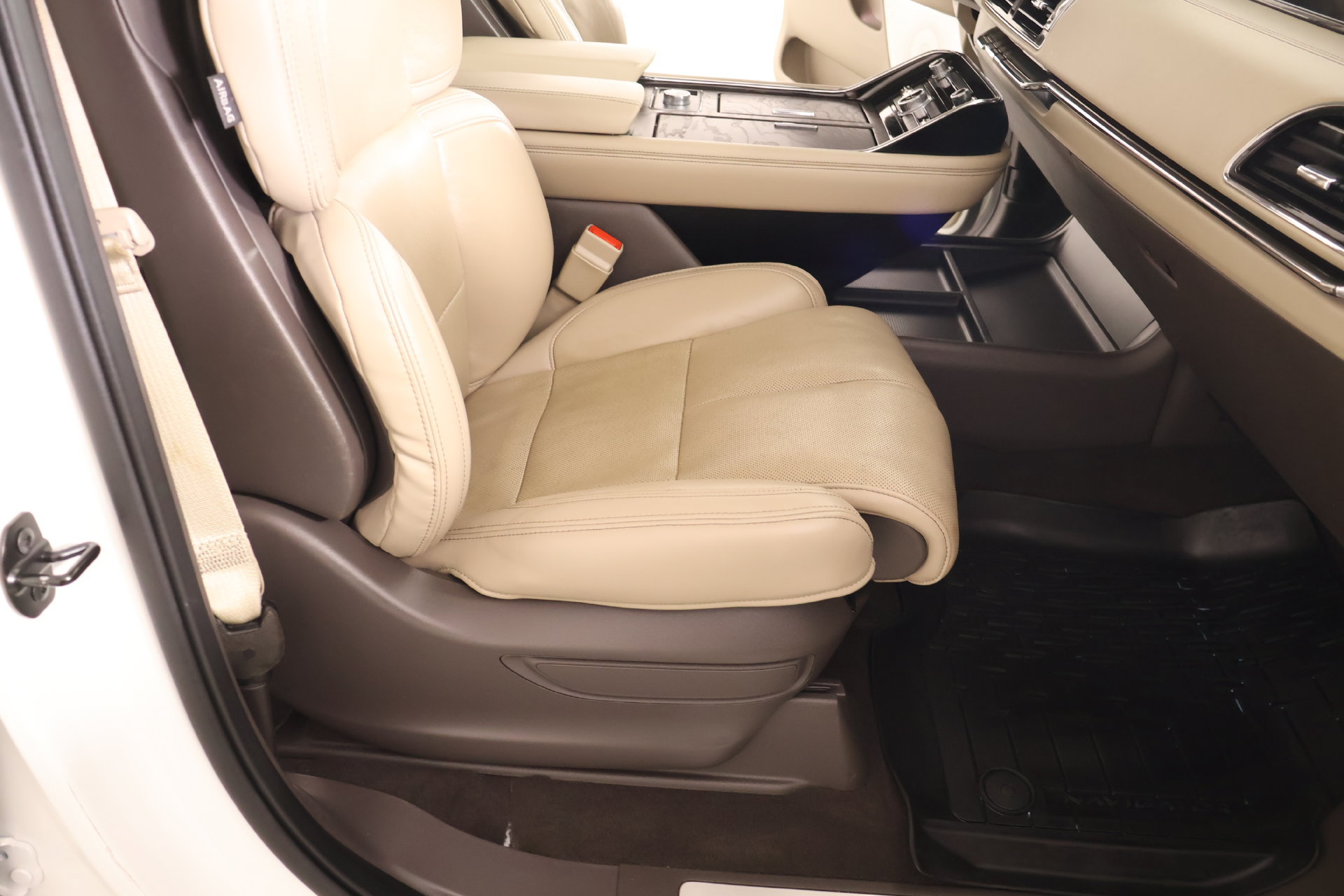 Used 2023 Lincoln Navigator Reserve AWD/4WD image 14