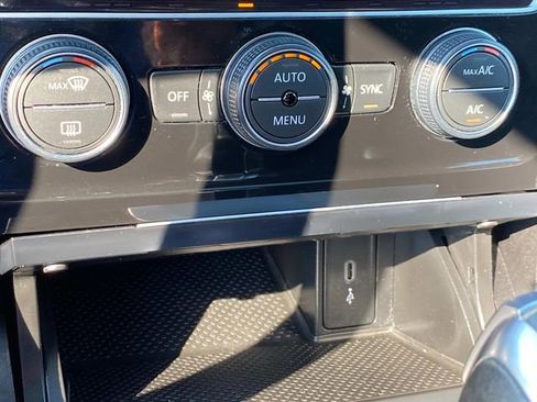 Used 2021 Volkswagen GTI Autobahn image 9