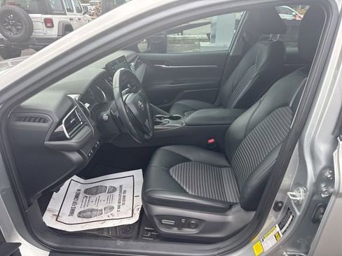 Used 2021 Toyota Camry SE FWD image 10