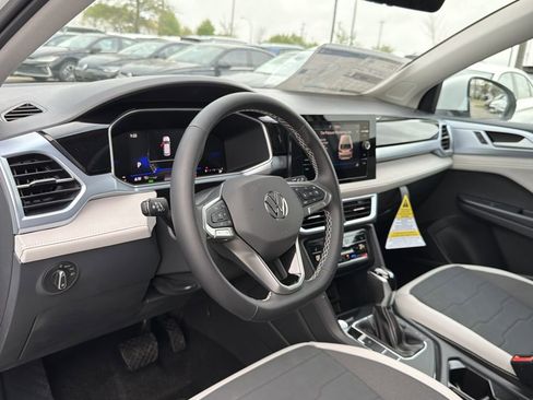 New 2026 Volkswagen Taos SE FWD image 10