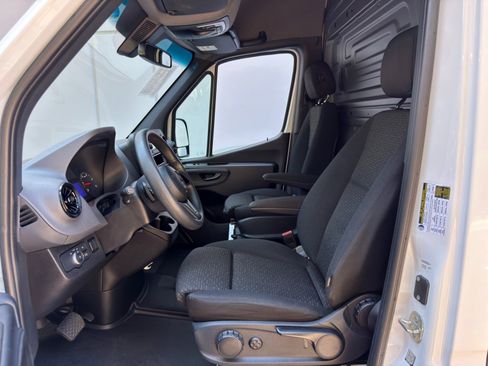 Used 2023 Mercedes-Benz Sprinter 2500 image 14
