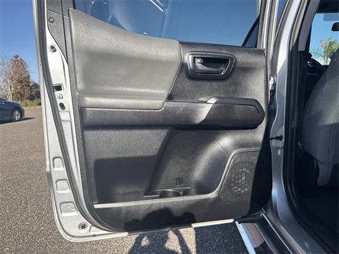 Used 2018 Toyota Tacoma SR image 14