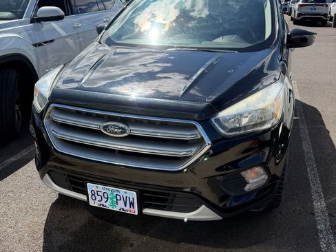 Used 2017 Ford Escape SE AWD/4WD image 1
