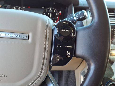Used 2020 Land Rover Range Rover HSE image 19