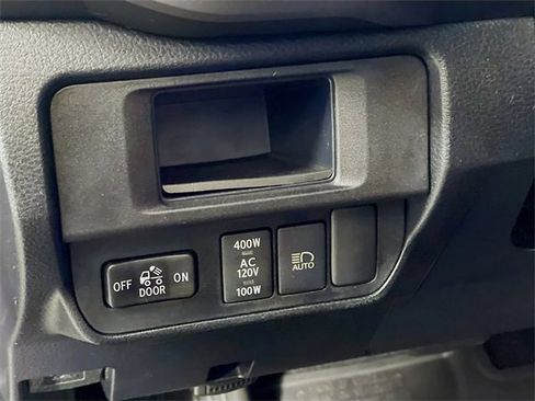 Used 2019 Toyota Tacoma TRD Sport w/ Technology Package image 11