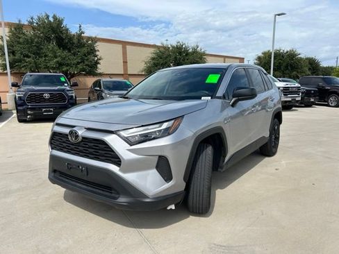Used 2024 Toyota RAV4 LE FWD image 7