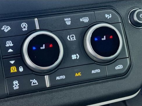 Used 2023 Land Rover Defender 110 SE image 23