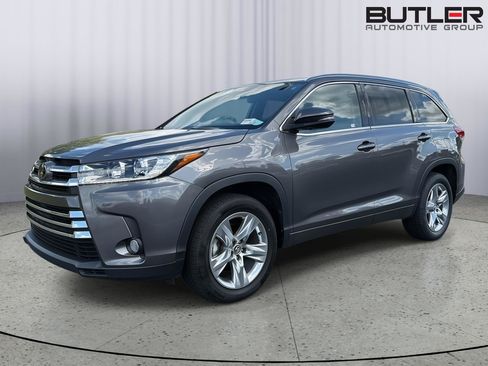 Used 2018 Toyota Highlander Limited FWD image 2
