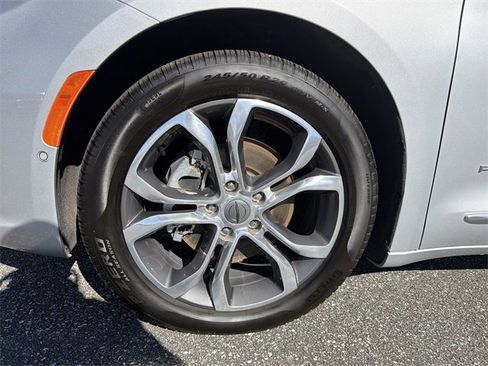 Used 2024 Chrysler Pacifica Pinnacle image 11