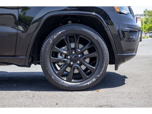 Used 2021 Jeep Grand Cherokee Laredo X AWD/4WD image 10