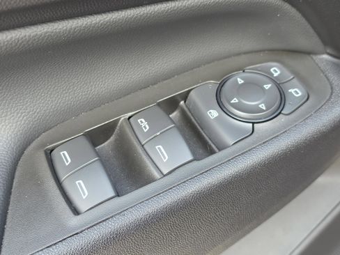 Used 2024 Chevrolet Equinox LT FWD image 21