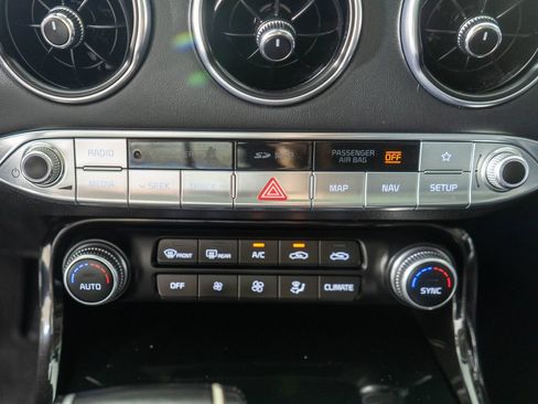 Used 2018 Kia Stinger Premium RWD image 20