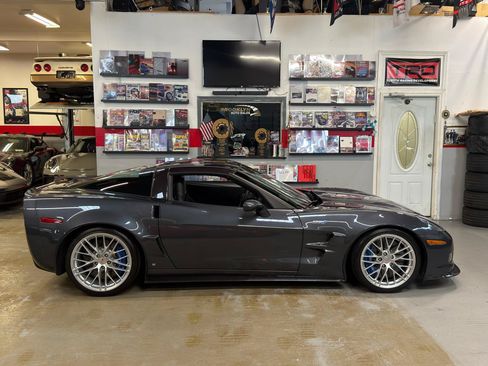 Used 2009 Chevrolet Corvette ZR1 w/ Preferred Equipment Group RWD image 6