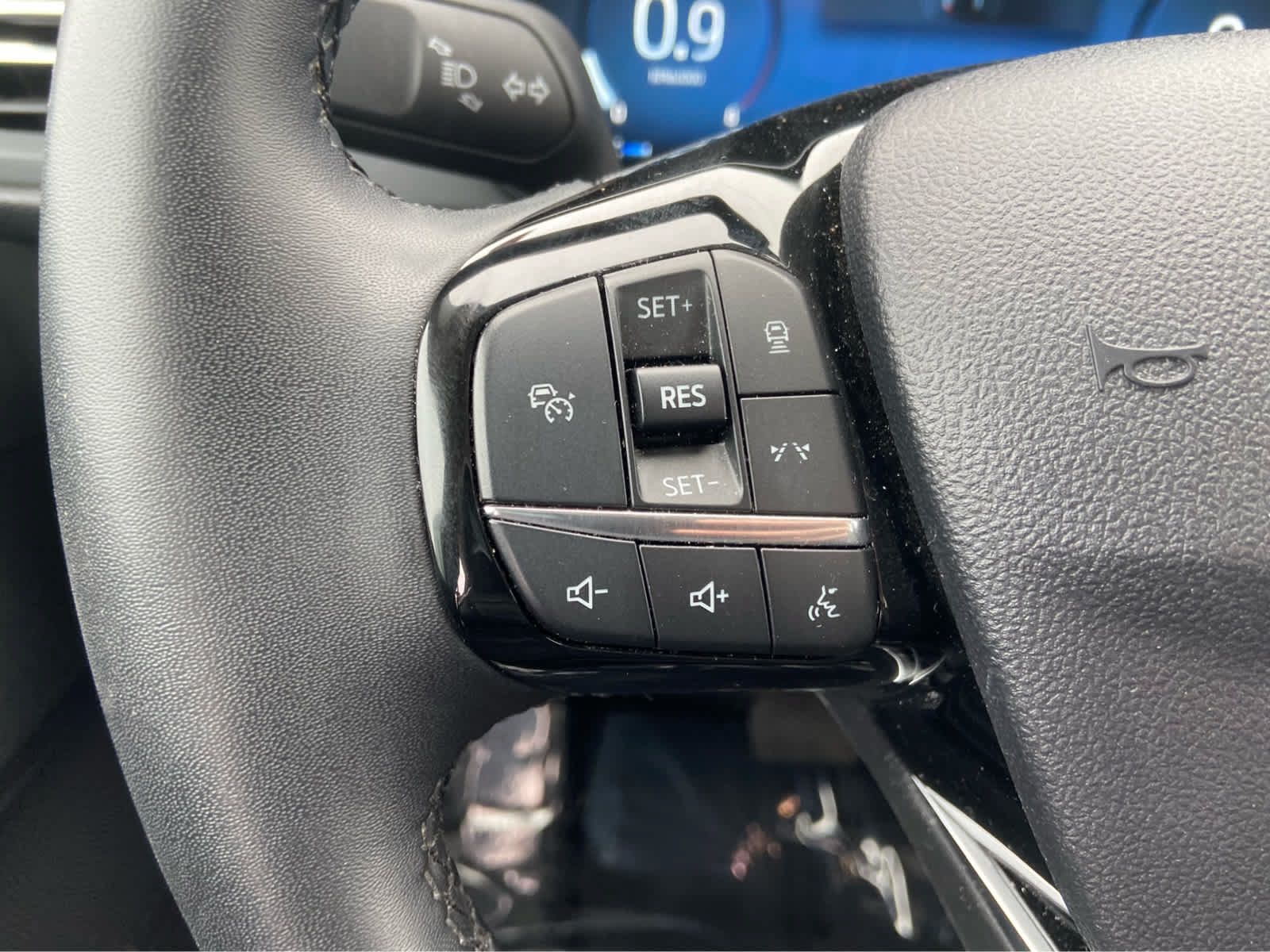 Used 2025 Ford Escape Platinum AWD/4WD image 22