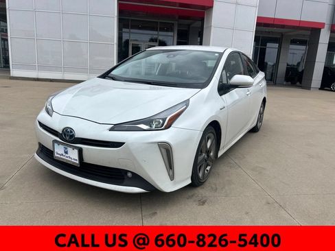 Used 2022 Toyota Prius Limited FWD image 2