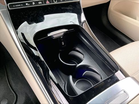 Used 2025 Mercedes-Benz GLC 350e 4MATIC image 33