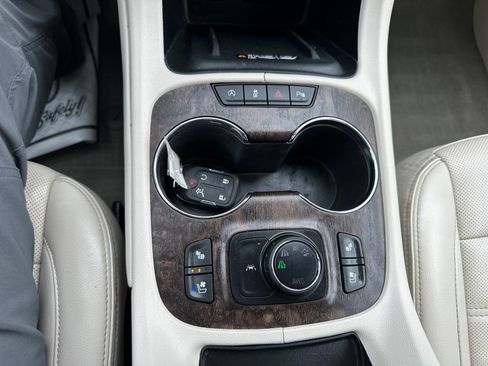 Used 2023 GMC Acadia Denali AWD/4WD image 22
