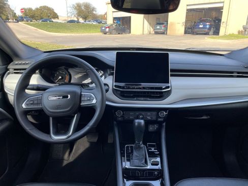 Used 2025 Jeep Compass Limited image 35