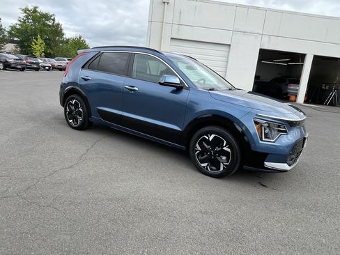 Used 2023 Kia Niro Wave FWD image 7