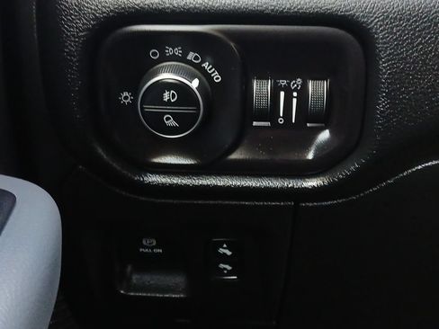 Used 2019 RAM 1500 Big Horn RWD image 12
