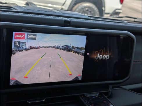 Used 2024 Jeep Gladiator Rubicon w/ Technology Group AWD/4WD image 8