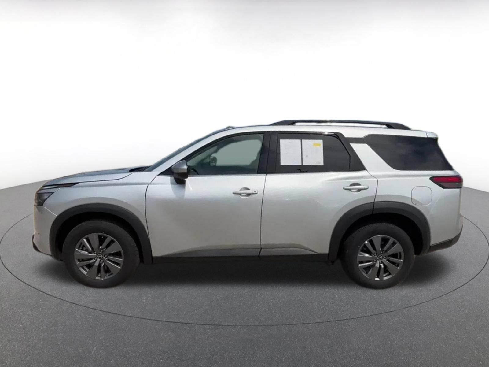 Used 2025 Nissan Pathfinder SV AWD/4WD image 8