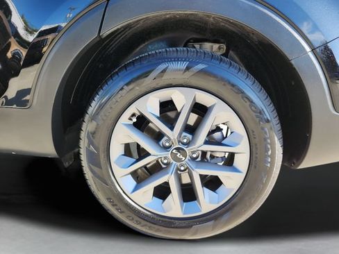 Certified 2024 Kia Telluride LX FWD image 33