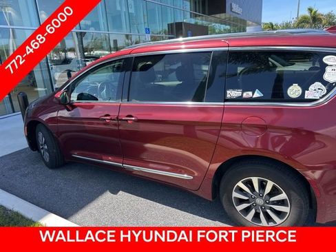 Used 2020 Chrysler Pacifica Touring-L Plus w/ Advanced Safetytec Group FWD image 8