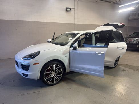 Used 2015 Porsche Cayenne Diesel AWD/4WD image 9