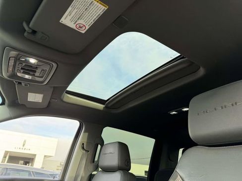 Used 2021 GMC Sierra 2500 Denali w/ Denali Ultimate Package AWD/4WD image 11