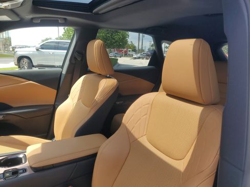 Used 2025 Lexus RX 350 Premium w/ Accessory Package (Z1) FWD image 21