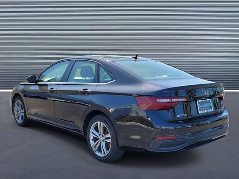 Used 2024 Volkswagen Jetta SE FWD image 4