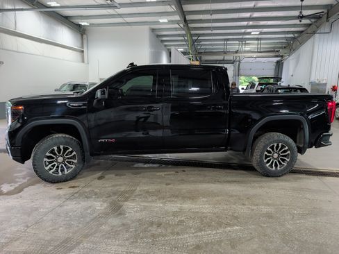 Used 2022 GMC Sierra 1500 AT4 w/ AT4 Premium Package AWD/4WD image 5