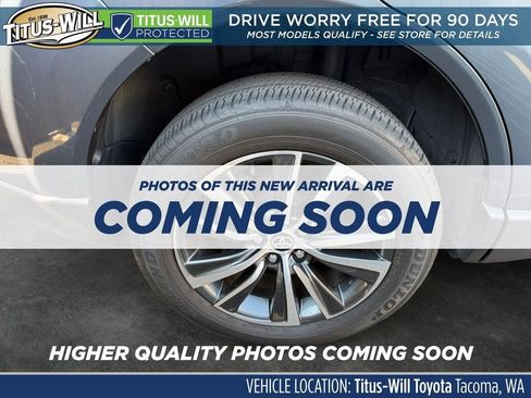 Used 2024 Toyota Venza LE AWD/4WD image 5