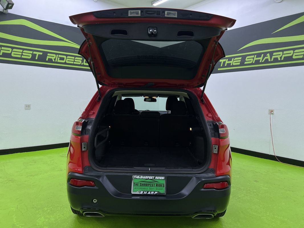 Used 2018 Jeep Cherokee Latitude w/ Altitude Package AWD/4WD image 9