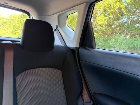 Used 2025 Kia Soul LX w/ LX Technology Package FWD image 35