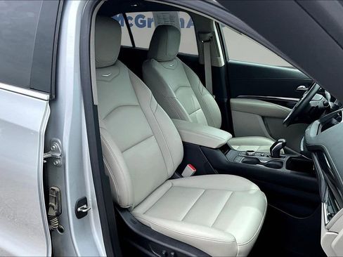 Used 2019 Cadillac XT4 Luxury w/ Cold Weather Package FWD image 27
