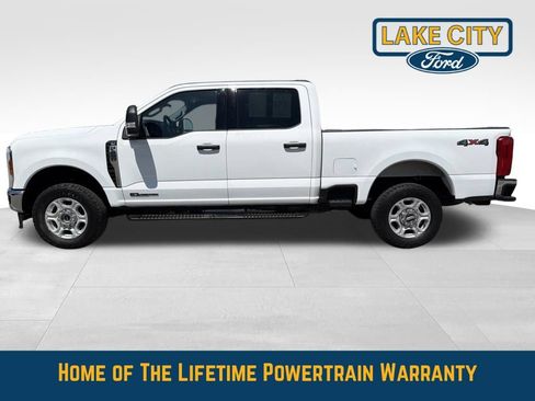 Used 2025 Ford F250 XLT AWD/4WD image 2