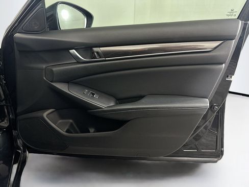 Used 2018 Honda Accord Sport image 30