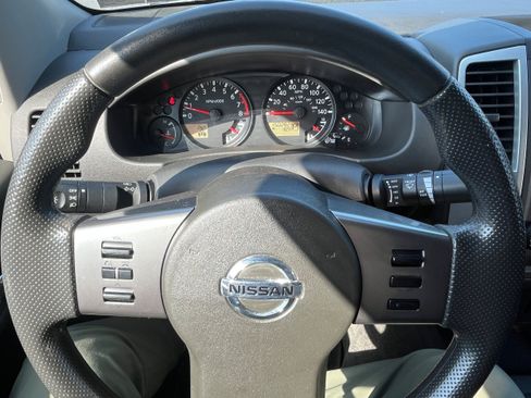 Used 2012 Nissan Frontier SV w/ SV Premium Utility Pkg AWD/4WD image 18