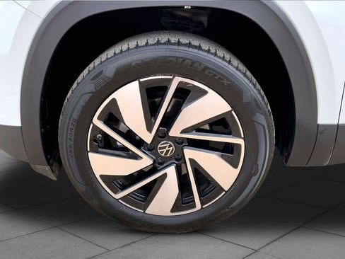 Used 2024 Volkswagen Atlas SE FWD image 11