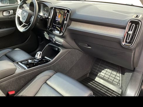 Certified 2023 Volvo XC40 B5 Plus w/ Driver Assist Package AWD/4WD image 9