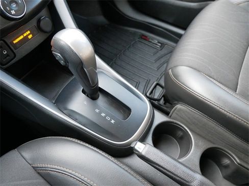 Used 2022 Chevrolet Trax LT w/ LT Convenience Package image 18