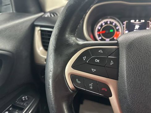Used 2015 Jeep Cherokee Latitude w/ Cold Weather Group AWD/4WD image 36