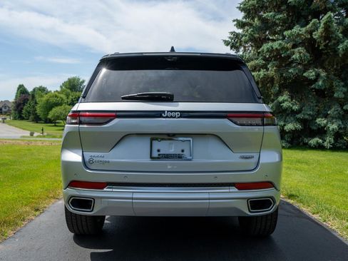Used 2024 Jeep Grand Cherokee Summit AWD/4WD image 4